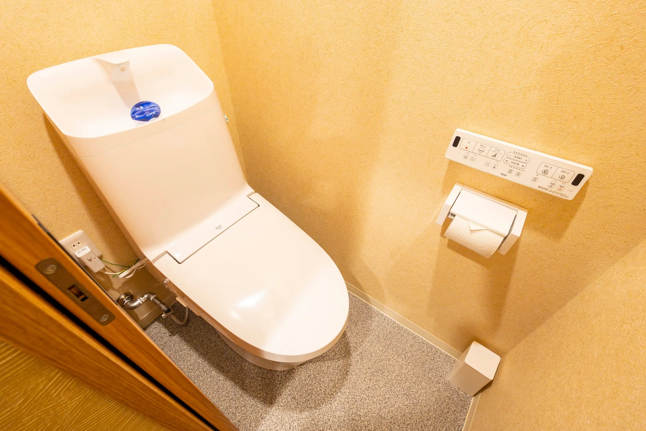 Shower room and washroom — photo 4 of 4